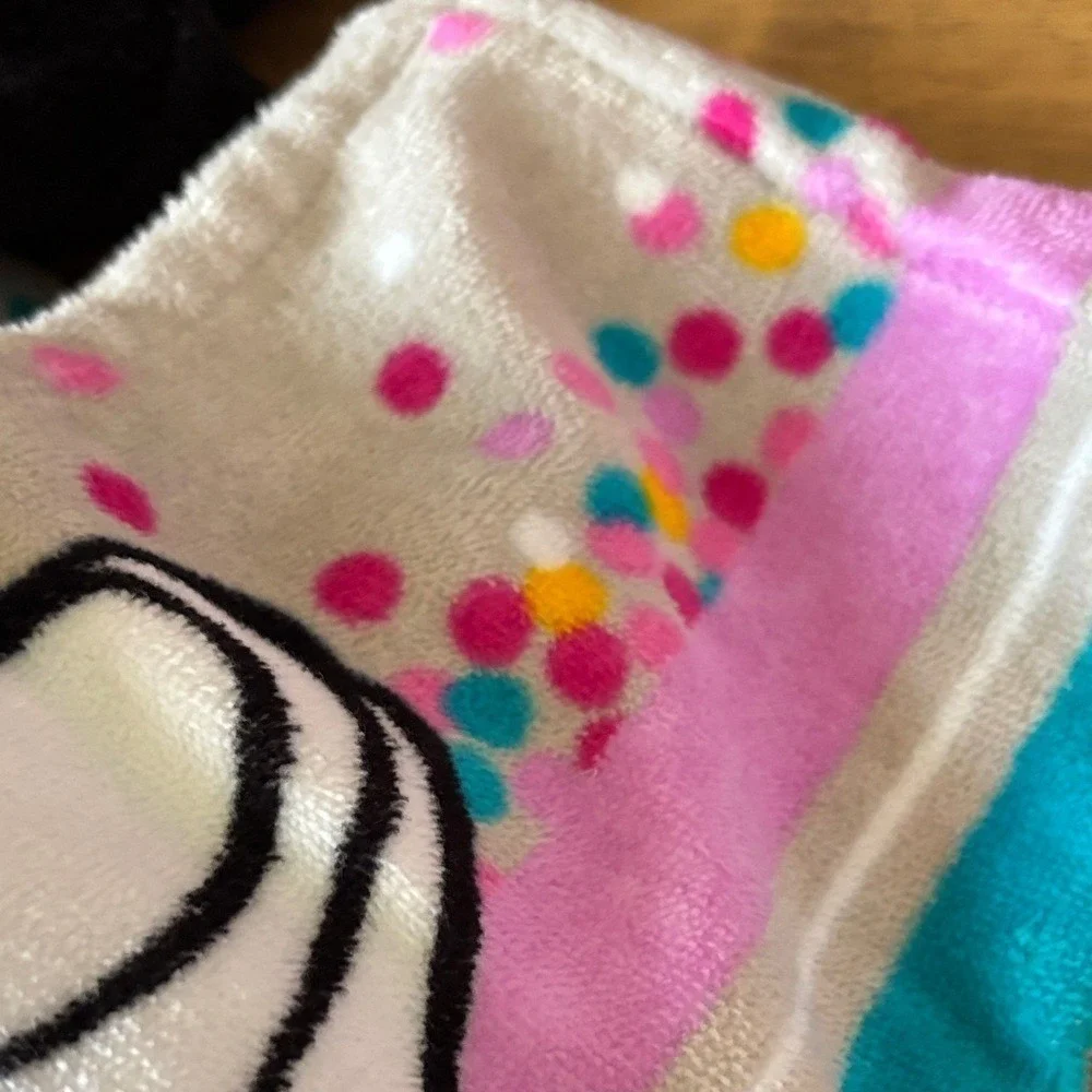 Disney Minnie Mouse Hooded Beach Swim Bath Towel 25